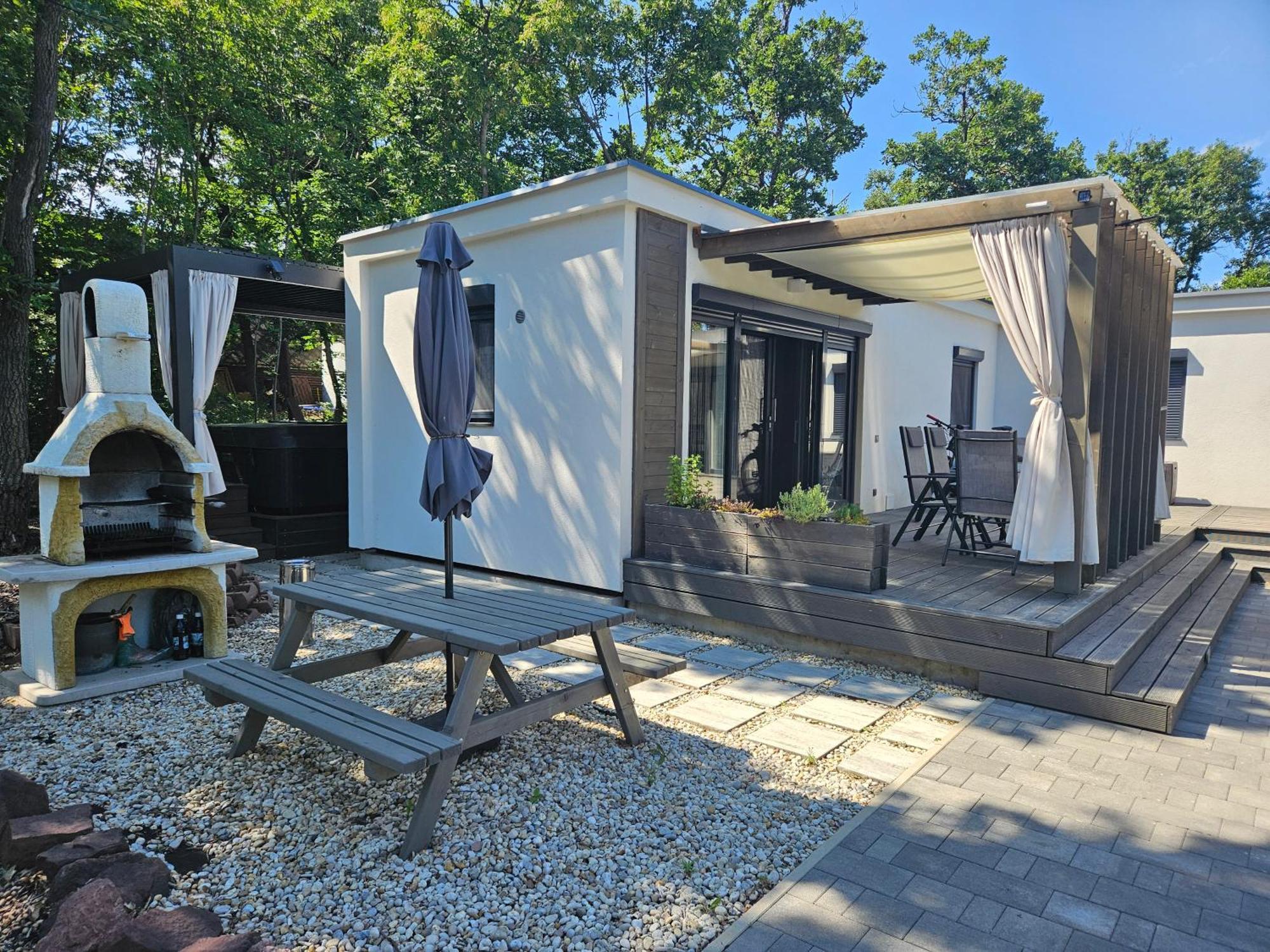 Bowery Guest Houses - Arnyas Vendeghazak Balatonalmádi Zewnętrze zdjęcie